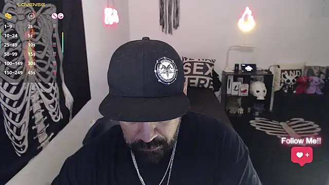 soyelcarlitos  online show from April 26, 2026, 5:05 am