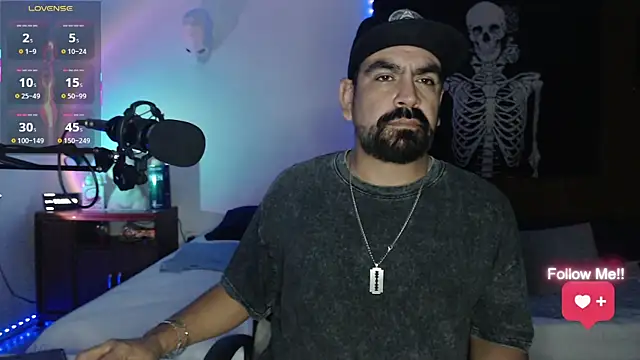 soyelcarlitos  online show from September 9, 2025, 5:17 am