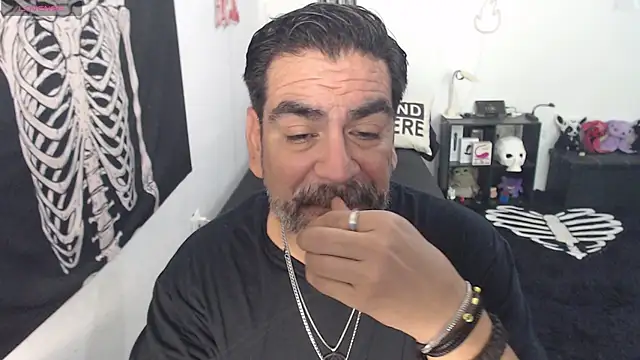 soyelcarlitos  online show from June 1, 2026, 5:34 pm
