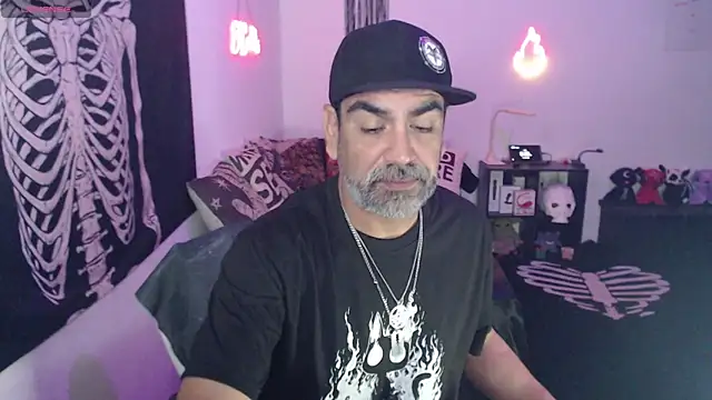 soyelcarlitos  online show from June 15, 2026, 6:35 am