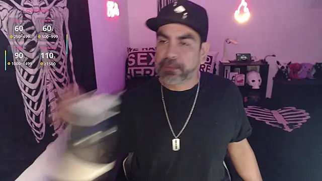 soyelcarlitos  online show from June 3, 2026, 4:46 am