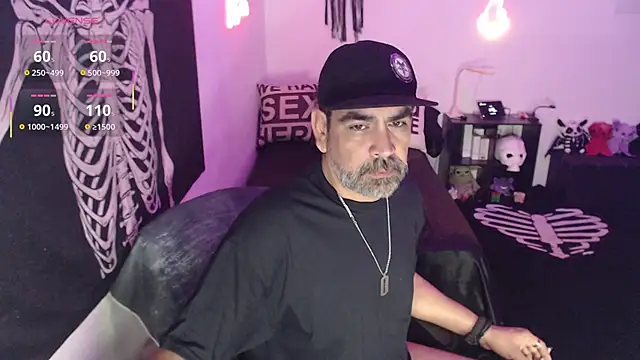 soyelcarlitos  online show from June 8, 2026, 7:42 am