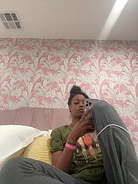 mismialove online show from May 12, 2026, 9:15 am