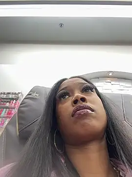 Snapshot of mismialove chatting on June 3, 2026, 8:02 pm mismialove online show from June 3, 2026, 8:02 pm