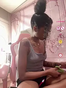 Snapshot of mismialove chatting on June 1, 2026, 10:15 am mismialove online show from June 1, 2026, 10:15 am