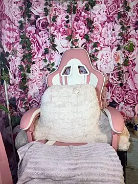 mismialove online show from October 26, 2025, 5:30 am