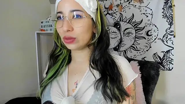 Laughing Naty online show from October 25, 2025, 2:11 am