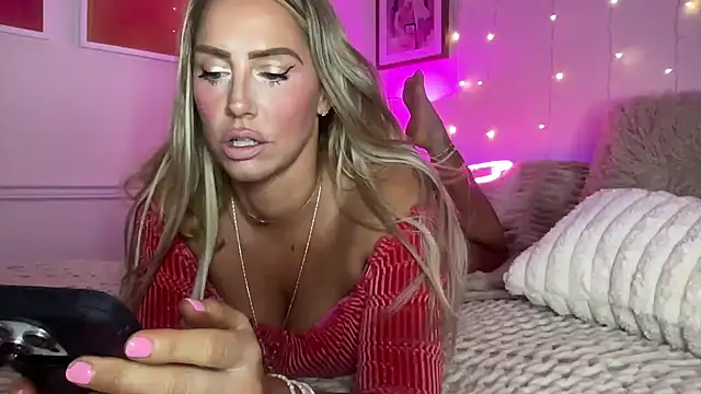 Snapshot of Fitnessbabe69 chatting on March 1, 2026, 7:52 am Fitnessbabe69 online show from March 1, 2026, 7:52 am