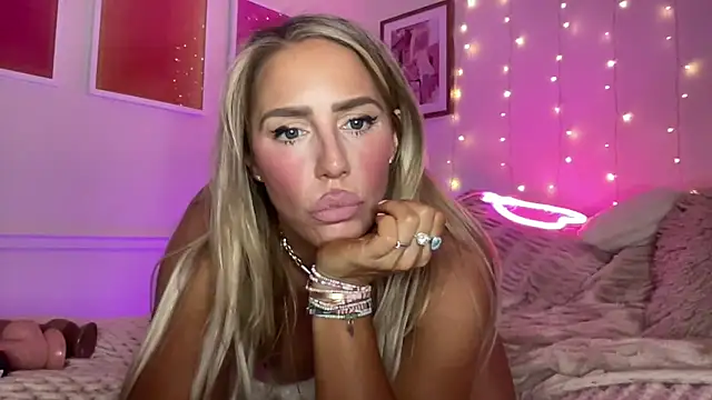 Snapshot of Fitnessbabe69 chatting on February 21, 2026, 7:43 am Fitnessbabe69 online show from February 21, 2026, 7:43 am