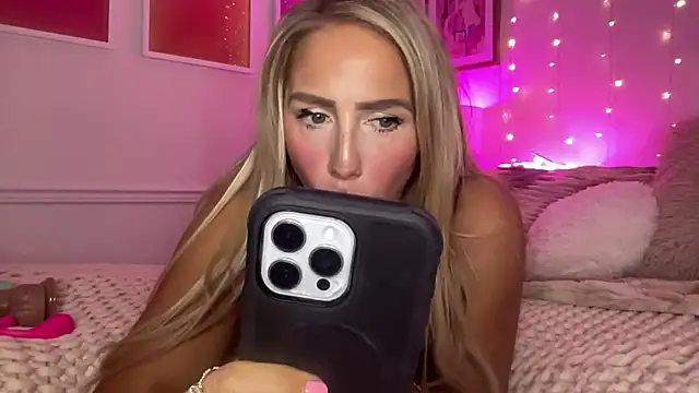 Snapshot of Fitnessbabe69 chatting on March 4, 2026, 10:01 am Fitnessbabe69 online show from March 4, 2026, 10:01 am