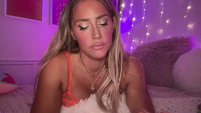 Snapshot of Fitnessbabe69 chatting on April 3, 2026, 7:59 am Fitnessbabe69 online show from April 3, 2026, 7:59 am