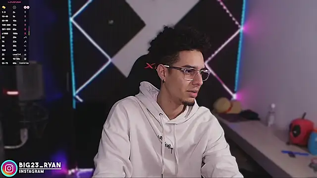 bigryann23 online show from May 2, 2026, 3:23 am